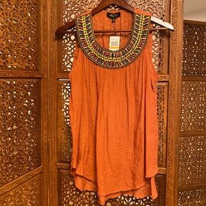 🚺 🆕 Melissa Paige copper top with tribal neckline